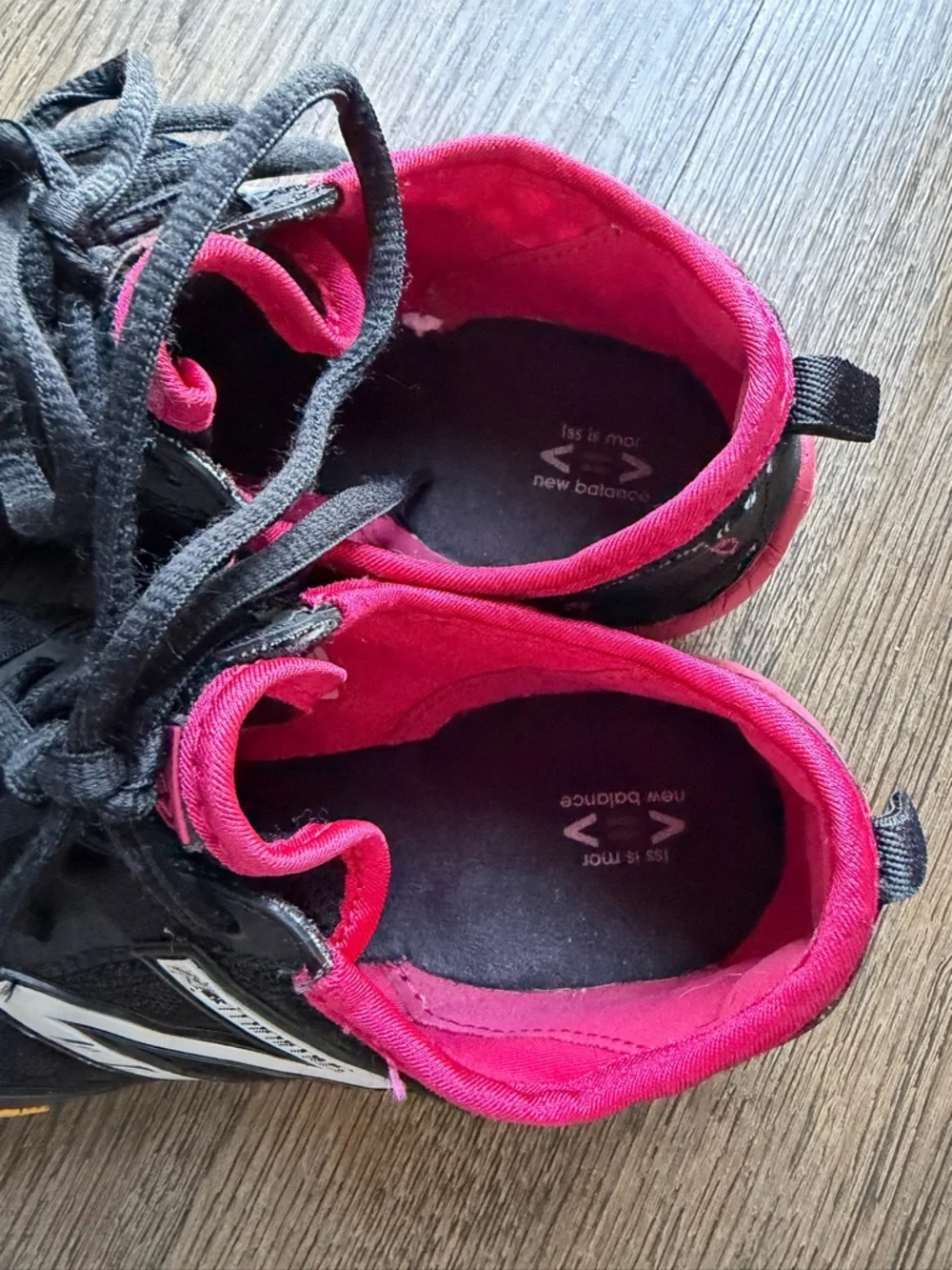 New Balance Minimus Trail running shoes size 7 black and fushia